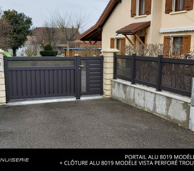 Portail ALU 8019 Modèle Benoni + Clôture Alu 8019 Modèle Vista Perforé Trous Carrés